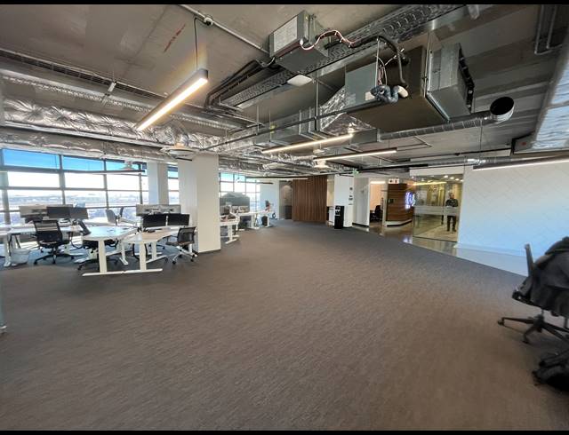 703M² OFFICE TO LET IN WOODSTOCK